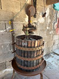 Torchio idraulico per uva