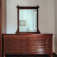 Comò in legno massello con specchiera