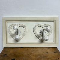 Attaccapanni doppio shabby chic con cuori