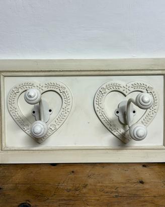 Attaccapanni doppio shabby chic con cuori