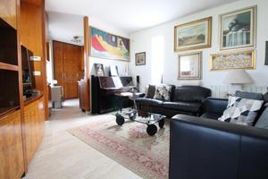 VILLA A SCHIERA D'ANGOLO A PRATO