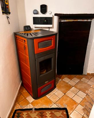 Stufa a pellet Anselmo Cola 22kw idropellet