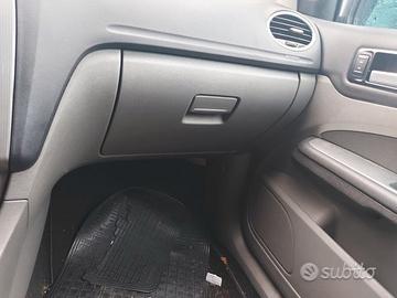 Cassetto portaoggetti ford focus anno 2011
