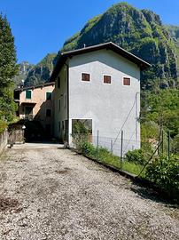 CASA SEMINDIPENDENTE A VALSTAGNA