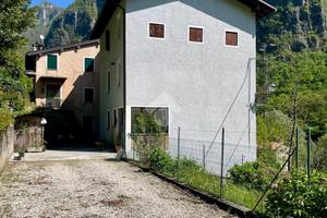 CASA SEMINDIPENDENTE A VALSTAGNA
