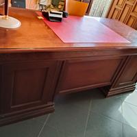 Scrivania Stilema in legno con pelle rossa