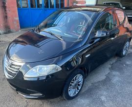 Lancia Ypsilon 1.2 69 CV 5 porte Black/Red