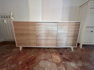 Credenza a 3 ante e ripiani