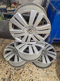 VOLKSWAGEN PASSAT 2010 4 CERCHI IN LEGA