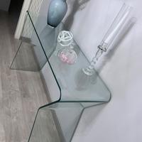 Consolle in vetro curvato