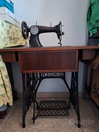 Macchina da cucire vintage, funzionante, SINGER.
