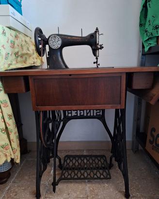 Macchina da cucire vintage, funzionante, SINGER.