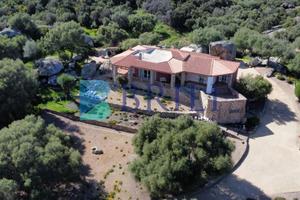 Arzachena, villa singola immersa nel verde e circo