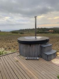 Vasca idromassaggio da esterno alimentata a legna