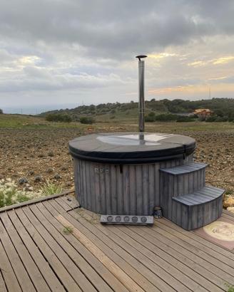 Vasca idromassaggio da esterno alimentata a legna