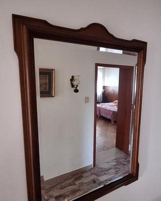 Specchio rettangolare con cornice sagomata