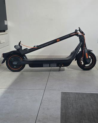 Monopattino elettrico Segway Ninebot F65I
