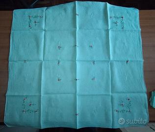 Tovaglietta da the in lino ricamata a mano,anni 60