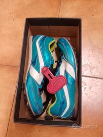 scarpe chiodate per atletica leggera 