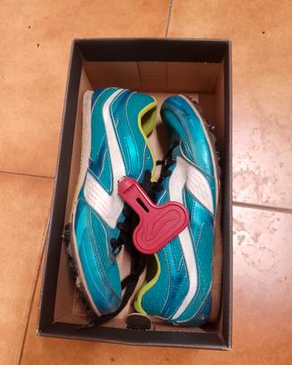 scarpe chiodate per atletica leggera 