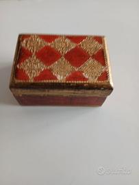 Scatolina fiorentina in legno dipinto oro e rosso