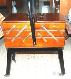 portalavoro in legno con rotelle 45x25h50