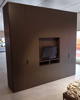 armadio con vano televisore
