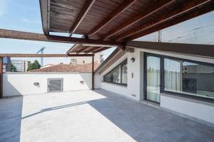 Appartamento di 224 m² con 4 locali e box auto a S
