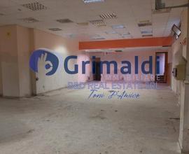 Loc. commerciale nei pressi di corso umberto i