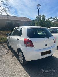 Toyota Yaris 1.0 Benzina 2011 – 122.000 km – Manut