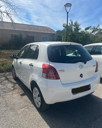 Toyota Yaris 1.0 Benzina 2011 – 122.000 km – Manut