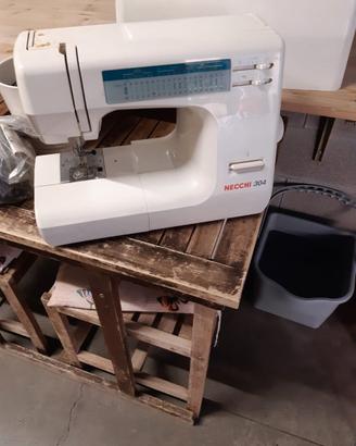 macchina da cucire Necchi 304