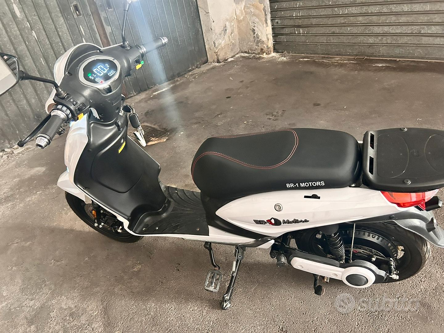 Bicicletta Motorino Elettrico Senza Targa Scooter Elettrico SKY II