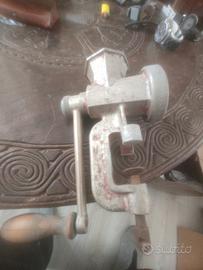 Antico tritacarne da tavolo 