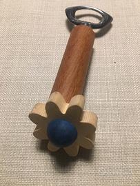 Cavatappi di legno con fiore