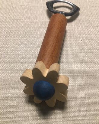 Cavatappi di legno con fiore