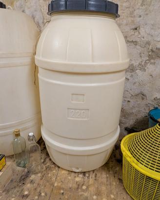Serbatoio contenitore in plastica 220 litri