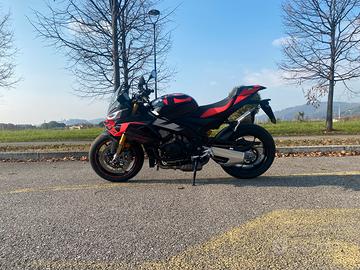 Aprilia tuono v4 factory