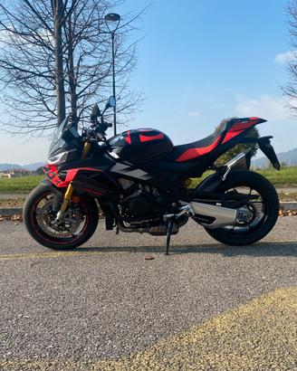 Aprilia tuono v4 factory