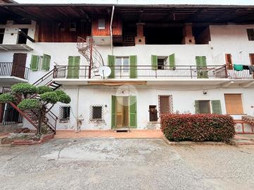 CASA DI CORTE A OGLIANICO
