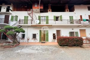 CASA DI CORTE A OGLIANICO