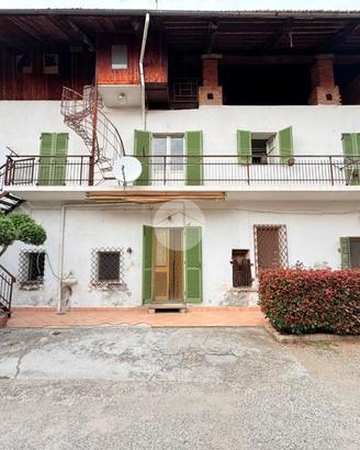 CASA DI CORTE A OGLIANICO