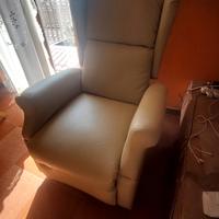 poltrona reclinabile in ecopelle
