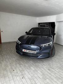Ford Mustang Mach e awd premium full optional