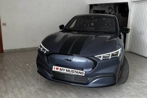 Ford Mustang Mach e awd premium full optional