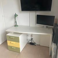 Scrivania moderna con casseetti, di alta mobiliera