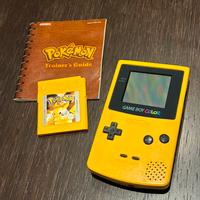 Game Boy Color CGB 001giallo con cartuccia Pokemon
