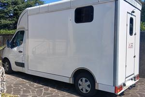 van trasporto cavalli 