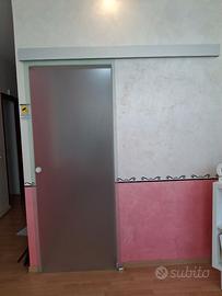 Porta scorrevole in vetro