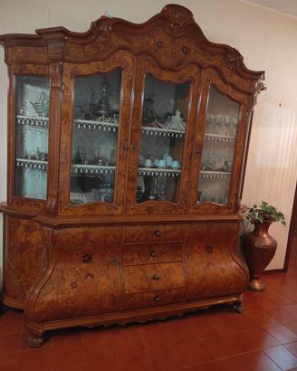 Salone in radica di noce